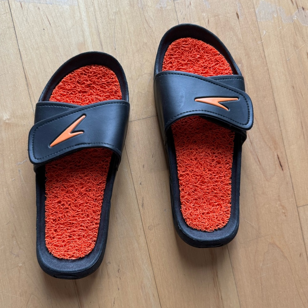 Speedo pool slides  NWOT
